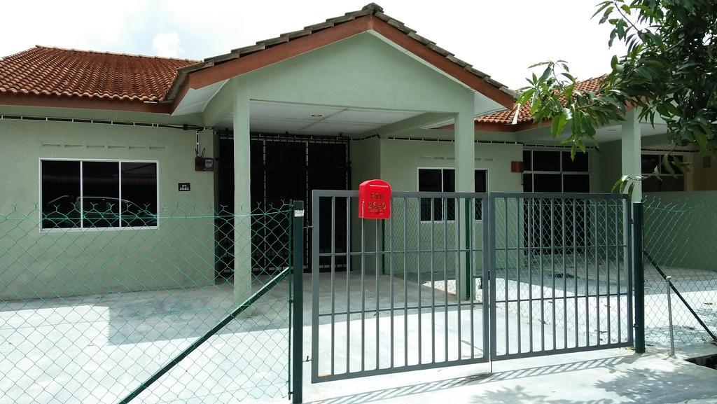 Homestay Mimie Gemas Exterior photo